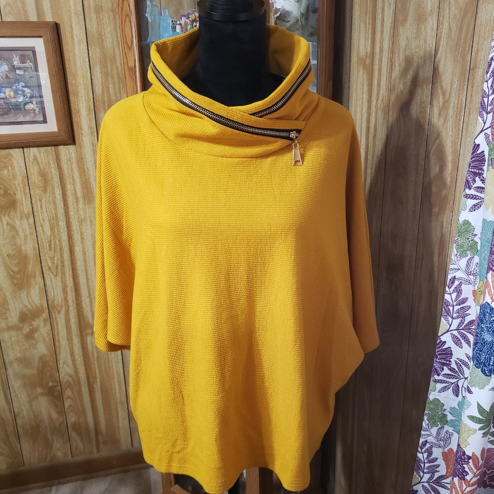 Nwt Creation Zippered neck Sweater